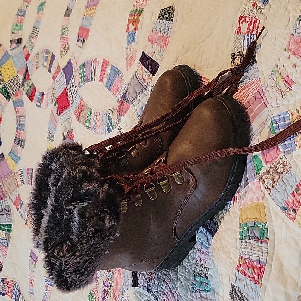 Boots size 8 with fur
